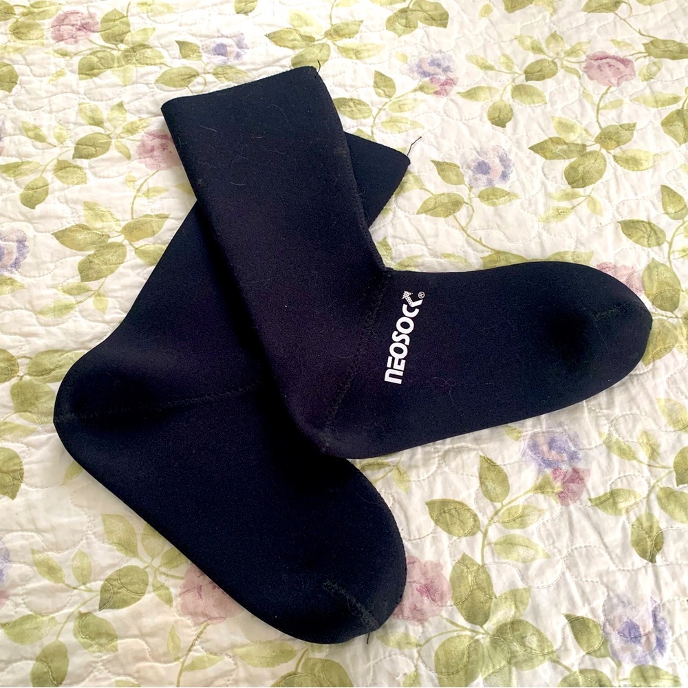 Water socks to keep feet warm